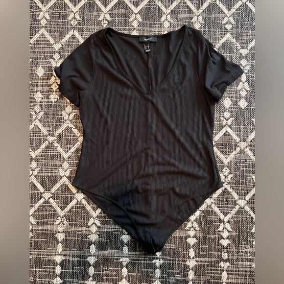 Black bodysuit tee - Picture 2 of 5